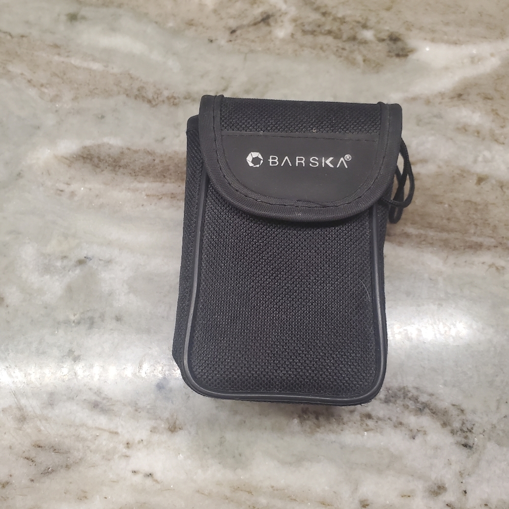 Barska  383feet/100yards  field Binoculars w/case